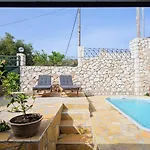Βίλα Apoplous With Pool *