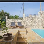 Apoplous With Pool Villa