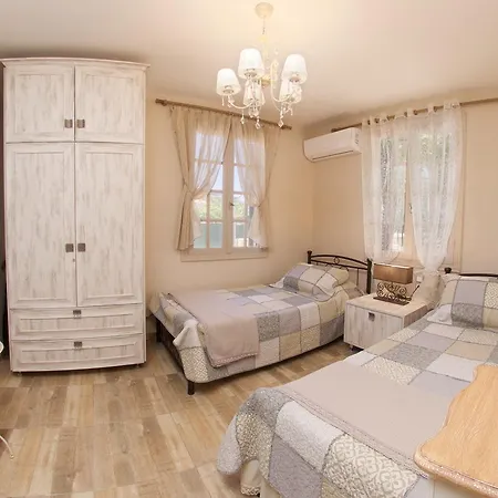 Villa Apoplous With Pool *