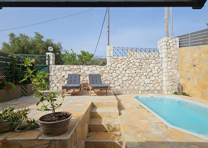 Apoplous With Pool Villa